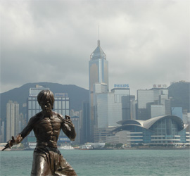 Le cinema et les films de karaté & Kung Fu sont une des plus fameuses spécialités de Hong Kong avec en vedette : Bruce Lee bien sur et Jackie Chan